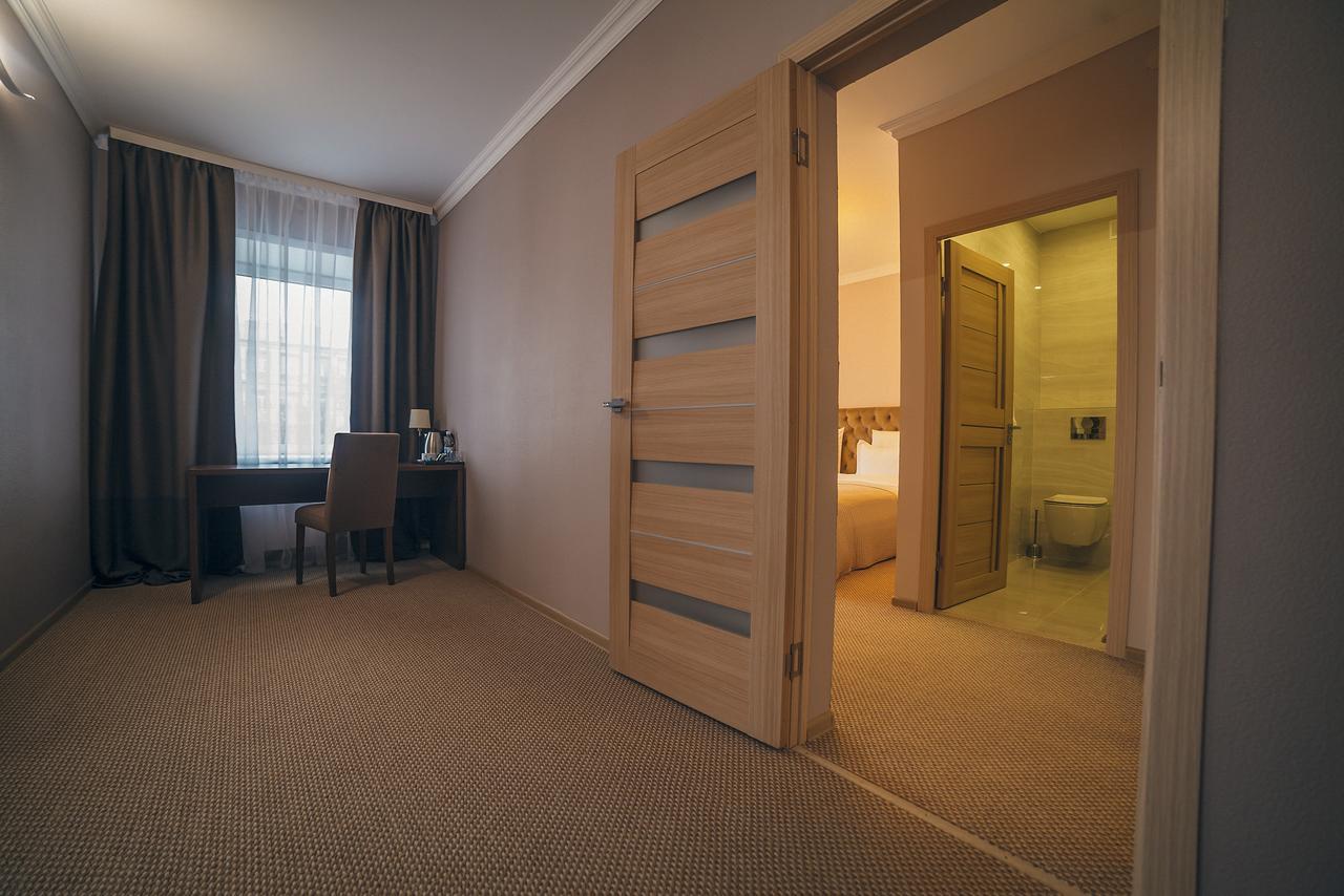 Zagreb Hotel Leninsk-Kuznetskiy Ngoại thất bức ảnh